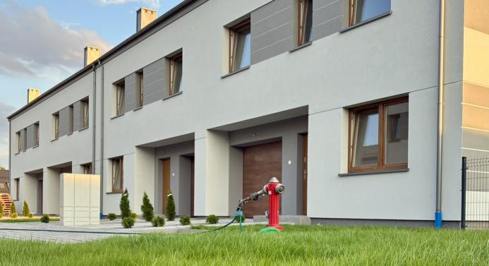 Domy przy ul. Działkowej, Bielany Wrocławskie - zaawansowanie budowy sierpień 2025