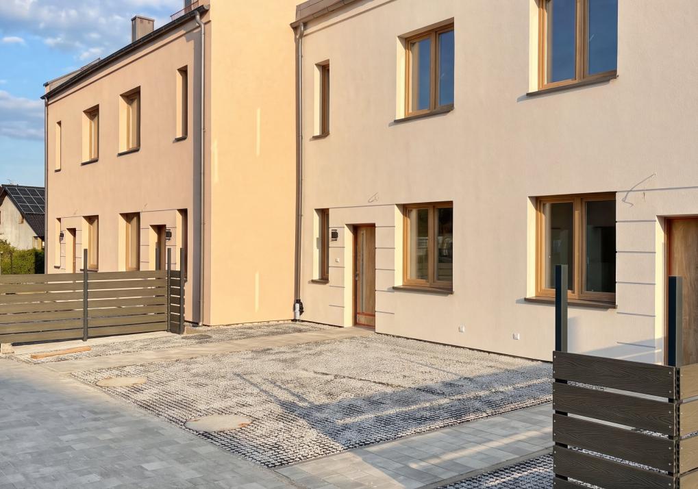Domy przy ul. Warsztatowej, Biestrzyków - widok gotowego osiedla 1