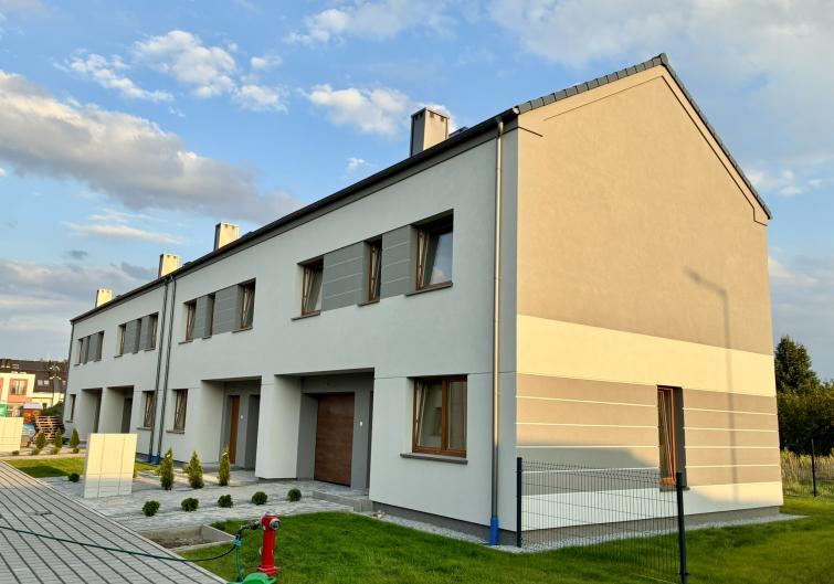 Domy przy ul. Działkowej, Bielany Wrocławskie - zaawansowanie budowy sierpień 2025